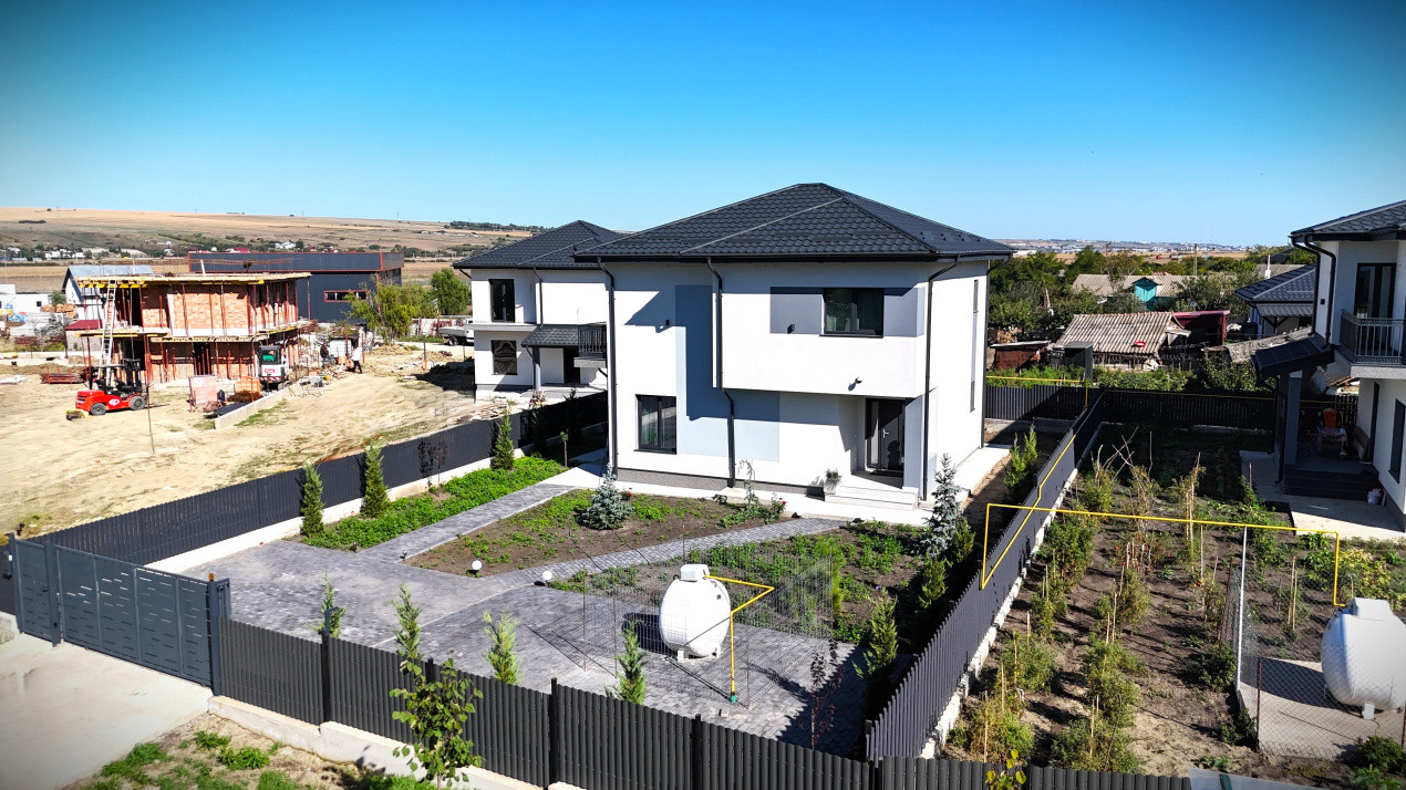 Vilă Individuală P+M, 4 Camere, 2 Băi - Lețcani, Banu