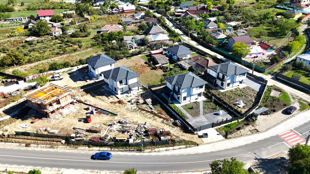 Vilă Individuală P+M, 4 Camere, 2 Băi - Lețcani, Banu