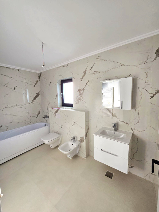 Vilă Individuală P+M, 4 Camere, 2 Băi - Lețcani, Banu