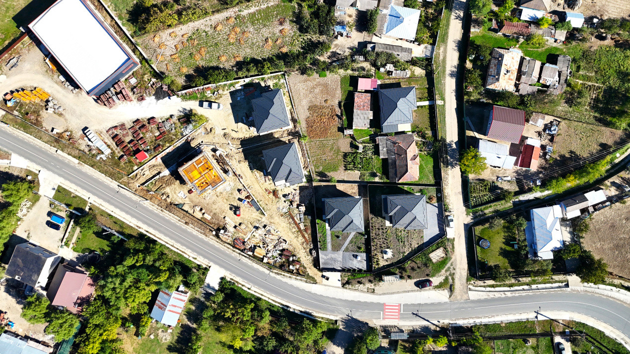 Vilă Individuală P+M, 4 Camere, 2 Băi - Lețcani, Banu