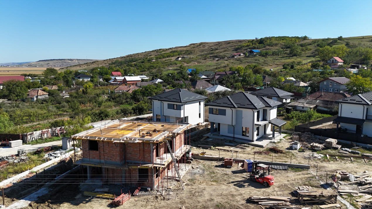 Vilă Individuală P+M, 4 Camere, 2 Băi - Lețcani, Banu