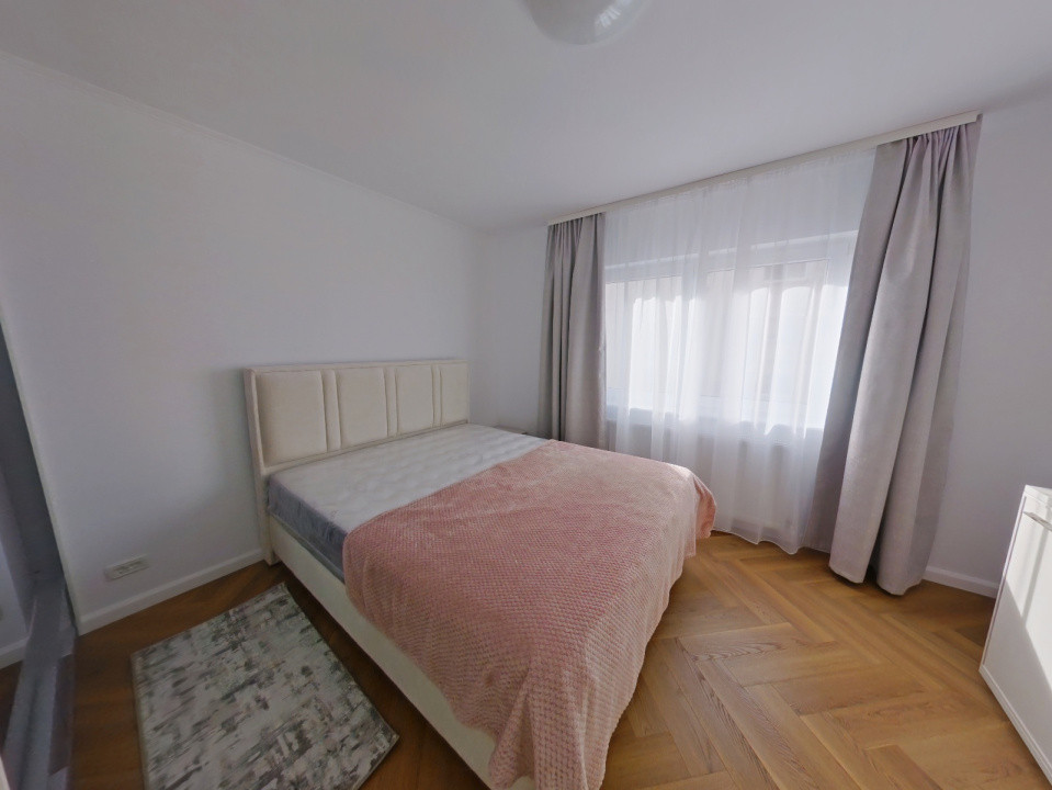 Apartament 3 camere decomandat, lux, renovat integral, prima închiriere, Brașov