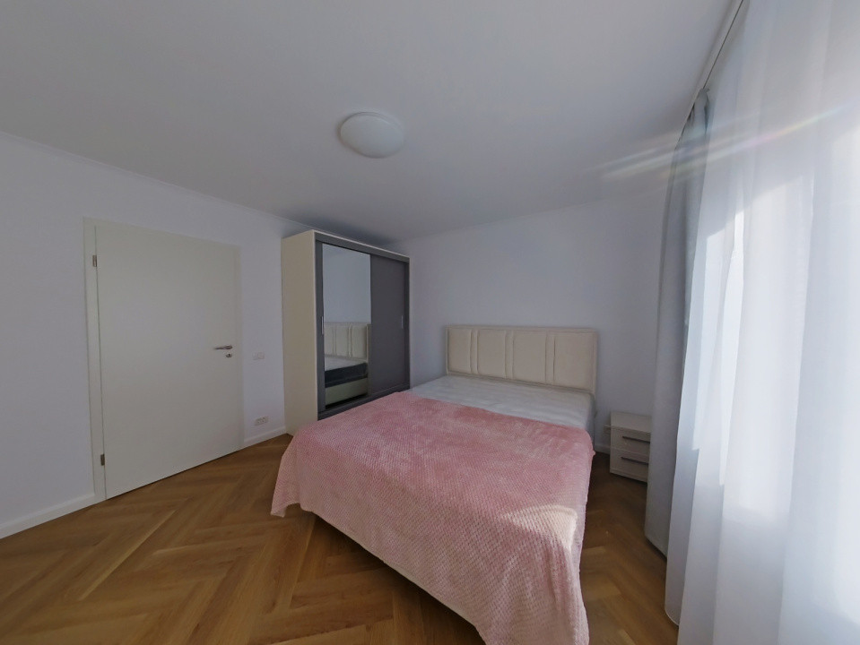 Apartament 3 camere decomandat, lux, renovat integral, prima închiriere, Brașov