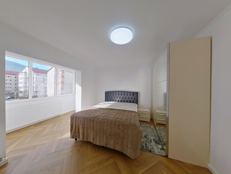 Apartament 3 camere decomandat, lux, renovat integral, prima închiriere, Brașov