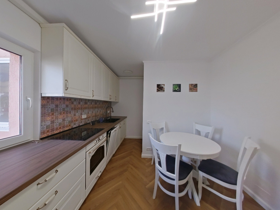 Apartament 3 camere decomandat, lux, renovat integral, prima închiriere, Brașov