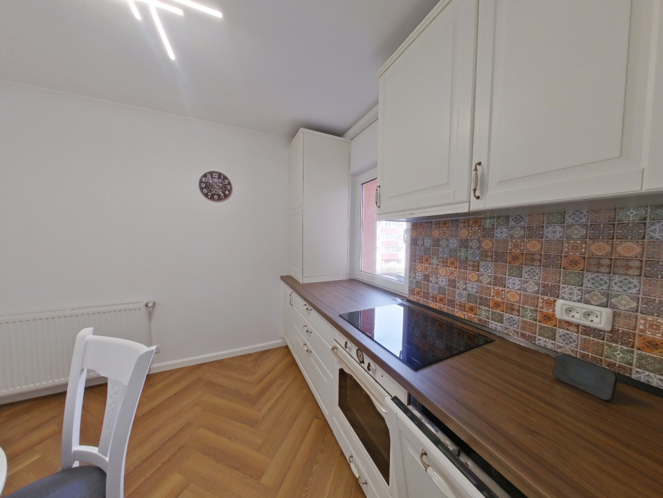 Apartament 3 camere decomandat, lux, renovat integral, prima închiriere, Brașov