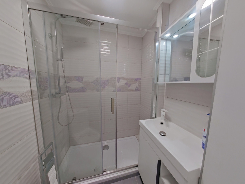 Apartament 3 camere decomandat, lux, renovat integral, prima închiriere, Brașov