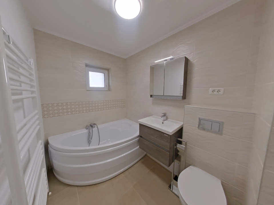 Apartament 3 camere decomandat, lux, renovat integral, prima închiriere, Brașov