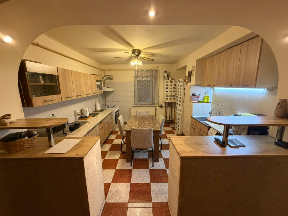 Apartament 3 camere – Strada Amaradia - Liceul Pedagogic