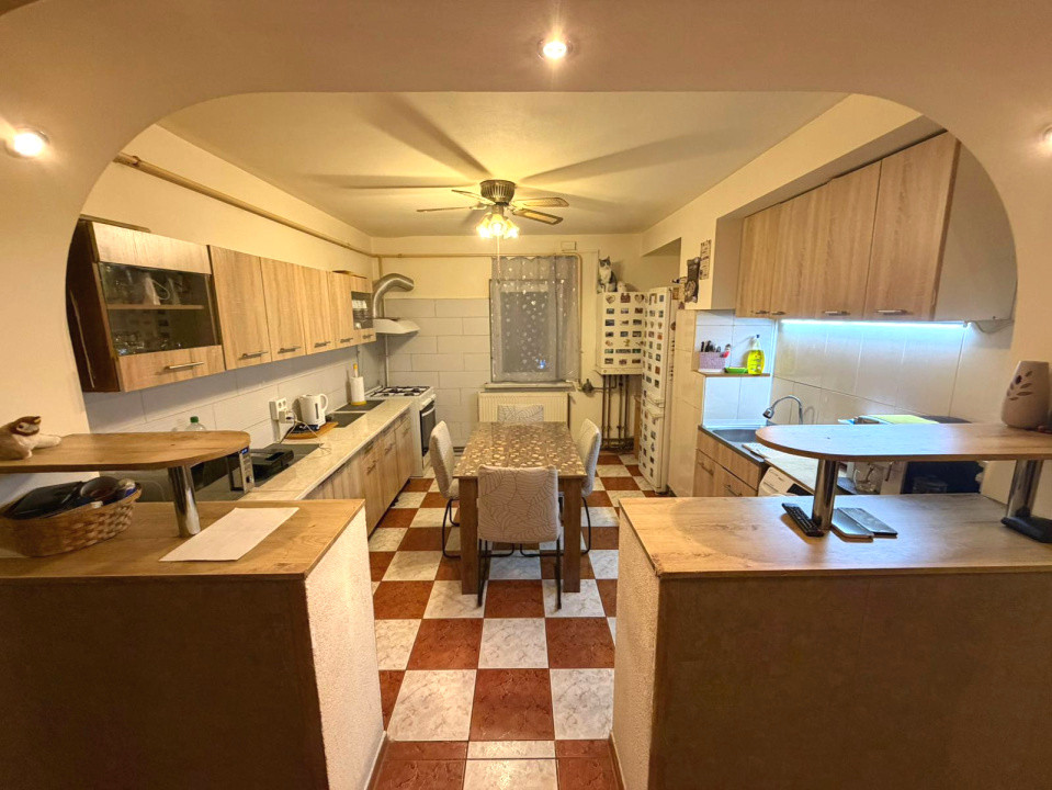 Apartament 3 camere – Strada Amaradia - Liceul Pedagogic