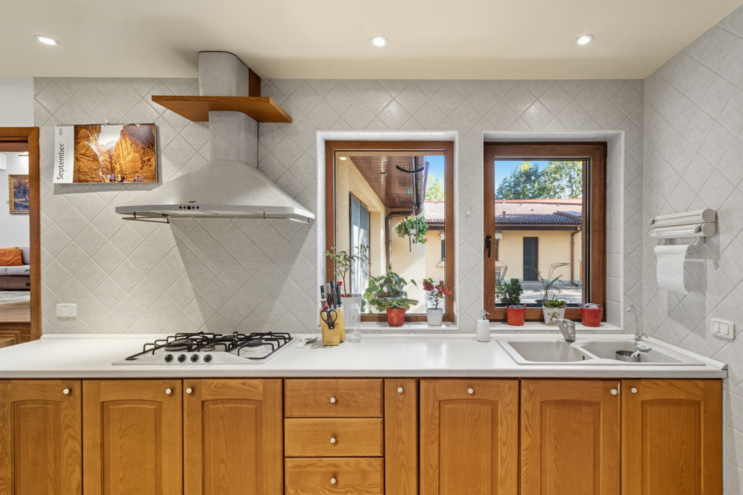 Proprietate Unică în Frumușani – Spațiu, Eleganță și Potențial 