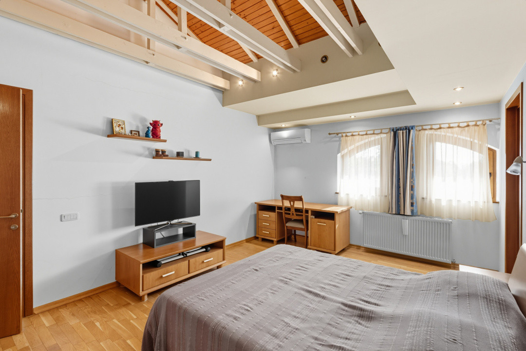 Proprietate Unică în Frumușani – Spațiu, Eleganță și Potențial 