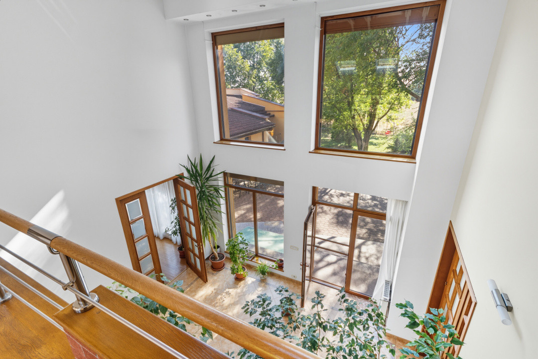 Proprietate Unică în Frumușani – Spațiu, Eleganță și Potențial 