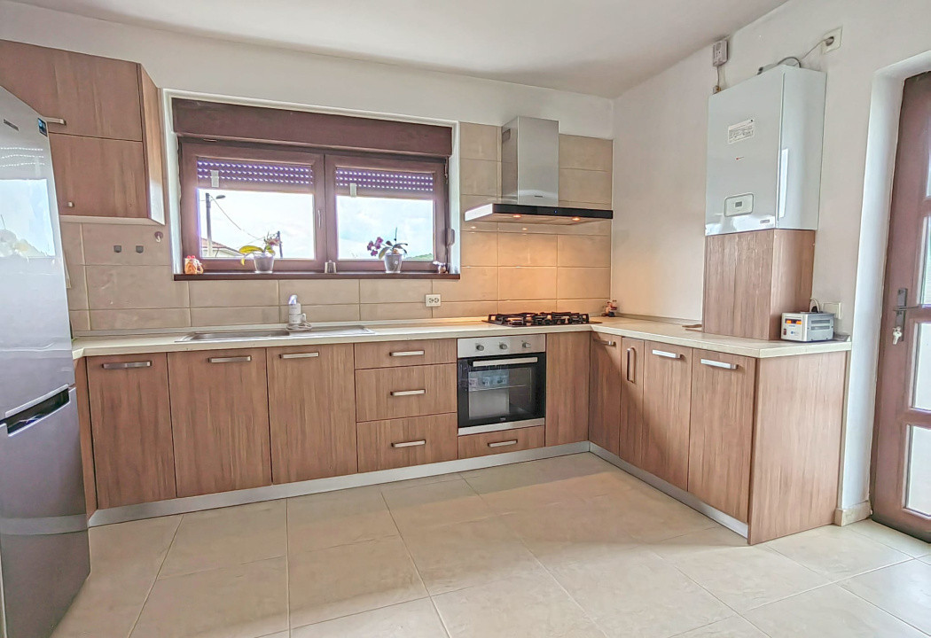 Casa individuala 5 camere finalizata mobilata Est Sibiu teren 372mp