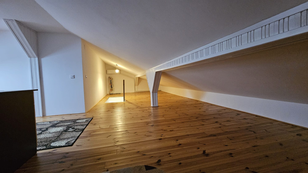 Apartament cu 2 camere + mansarda locuibila, la vila, Selimbar