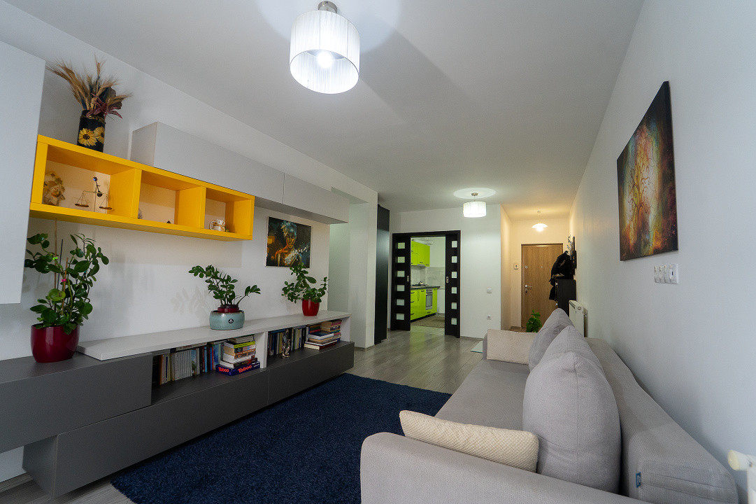 Apartament 3 camere cu destinație rezidențială și comercială – curte proprie 