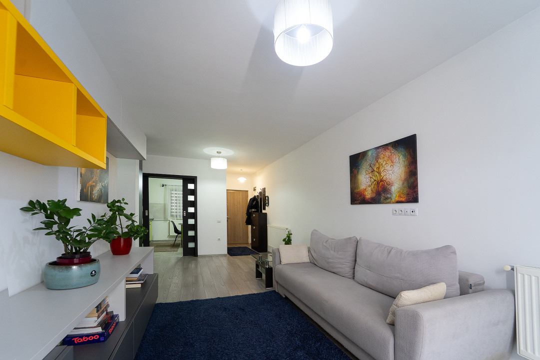 Apartament 3 camere cu destinație rezidențială și comercială – curte proprie 
