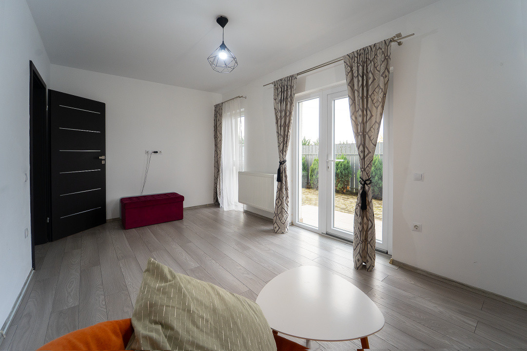 Apartament 3 camere cu destinație rezidențială și comercială – curte proprie 