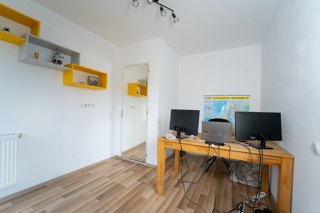 Apartament 3 camere cu destinație rezidențială și comercială – curte proprie 