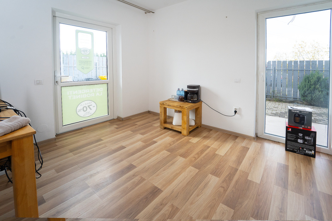 Apartament 3 camere cu destinație rezidențială și comercială – curte proprie 