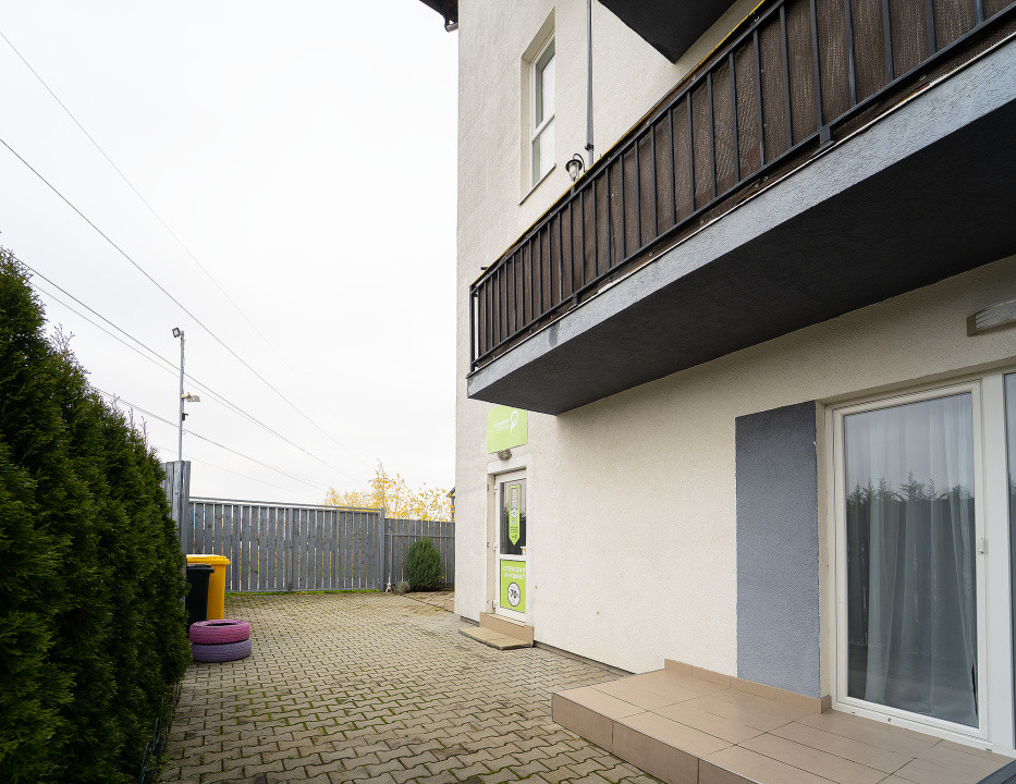 Apartament 3 camere cu destinație rezidențială și comercială – curte proprie 