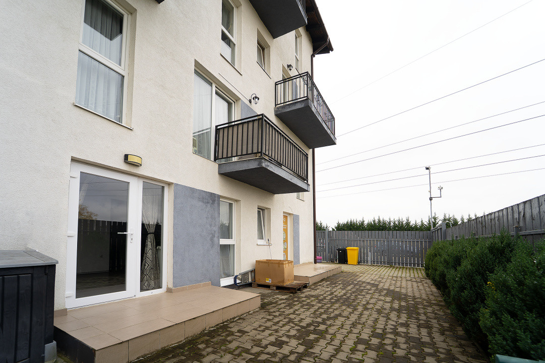 Apartament 3 camere cu destinație rezidențială și comercială – curte proprie 