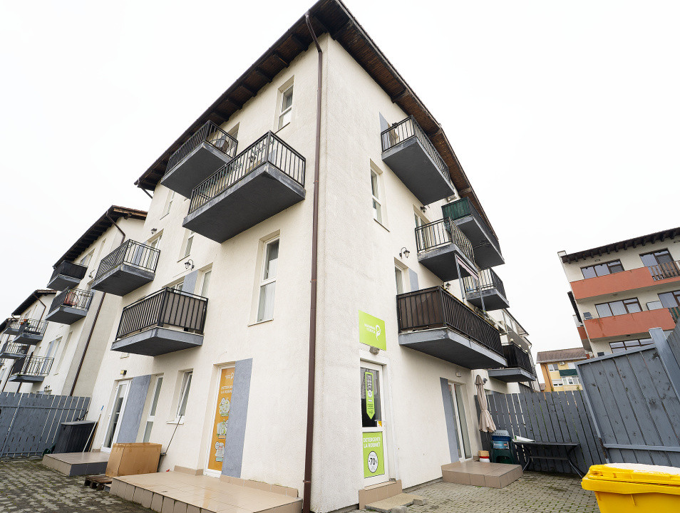 Apartament 3 camere cu destinație rezidențială și comercială – curte proprie 