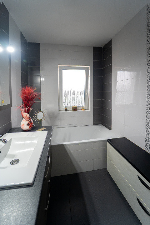 Apartament 3 camere cu curte proprie 104 mp