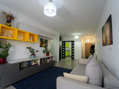 Apartament 3 camere cu destinație rezidențială și comercială – curte proprie 