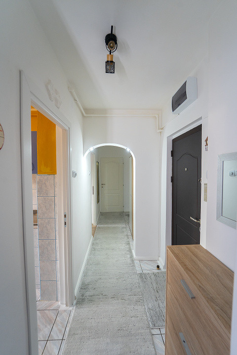 Apartament decomandat cu 3 camere – confort, spațiu și priveliște superbă