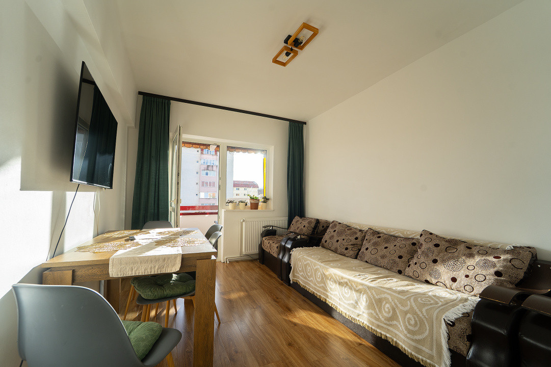 Apartament decomandat cu 3 camere – confort, spațiu și priveliște superbă