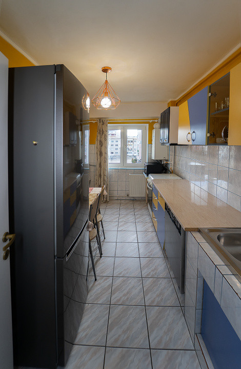 Apartament decomandat cu 3 camere – confort, spațiu și priveliște superbă