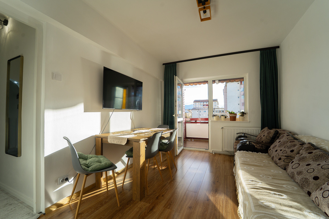 Apartament decomandat cu 3 camere – confort, spațiu și priveliște superbă