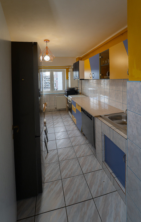 Apartament decomandat cu 3 camere – confort, spațiu și priveliște superbă