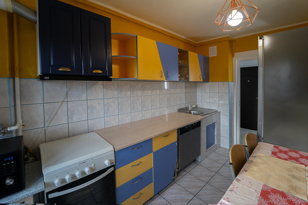 Apartament decomandat cu 3 camere – confort, spațiu și priveliște superbă