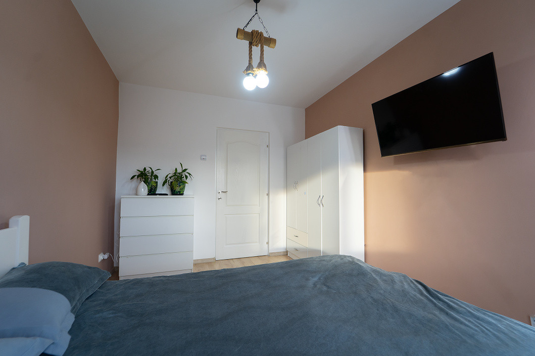 Apartament decomandat cu 3 camere – confort, spațiu și priveliște superbă