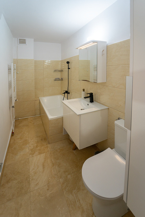 Apartament decomandat cu 3 camere – confort, spațiu și priveliște superbă