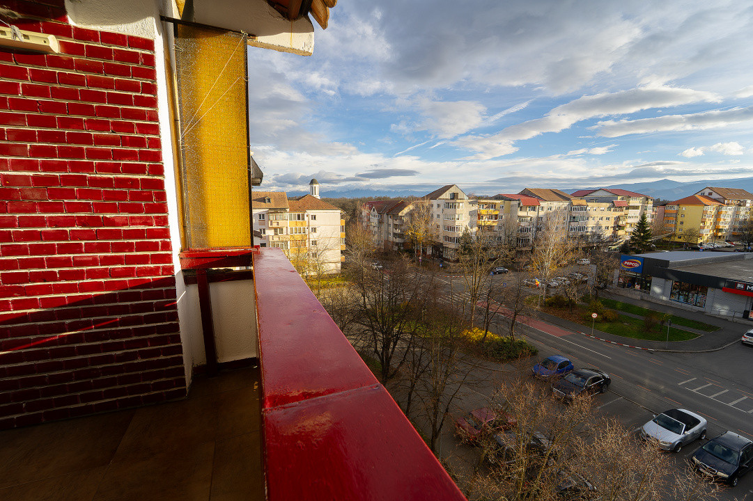 Apartament decomandat cu 3 camere – confort, spațiu și priveliște superbă