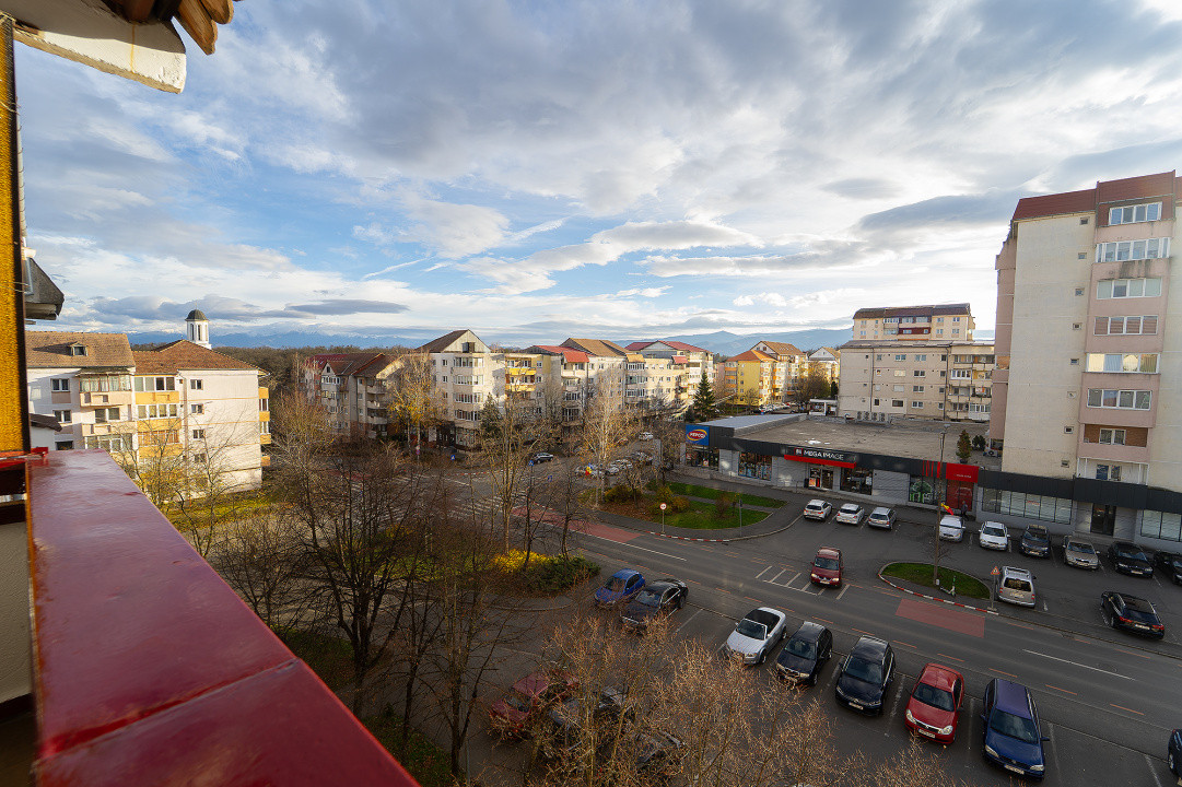 Apartament decomandat cu 3 camere – confort, spațiu și priveliște superbă