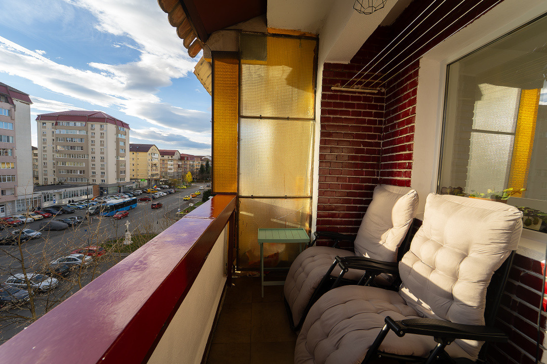 Apartament decomandat cu 3 camere – confort, spațiu și priveliște superbă