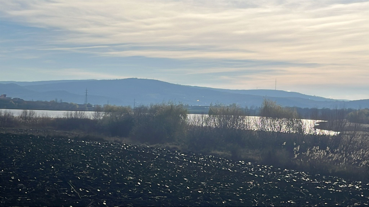 Teren intravilan – Valea Lungă, 3.600 mp • Vedere panoramică spre Lacul Chirița