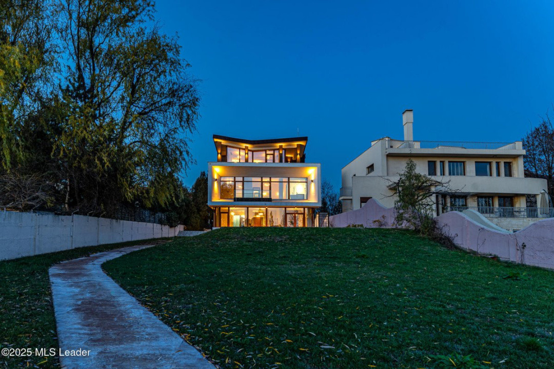 Casa TA de pe malul lacului Mogosoaia