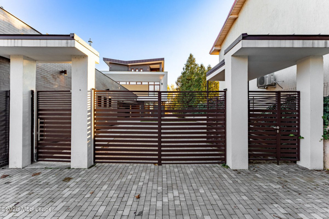 Casa TA de pe malul lacului Mogosoaia