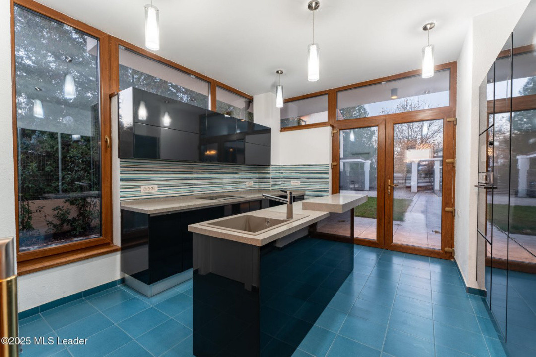 Casa TA de pe malul lacului Mogosoaia