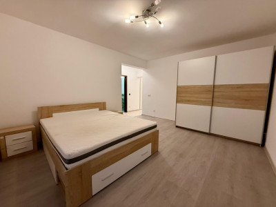 Studio spațios de închiriat | Balcon închis | Parcare privată 