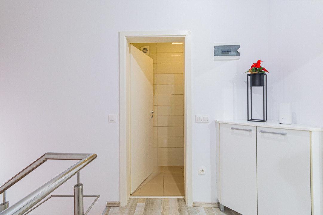 OCAZIE UNICĂ ÎN BRAȘOV | 3 camere pe doua etaje | loc de parcare și boxă