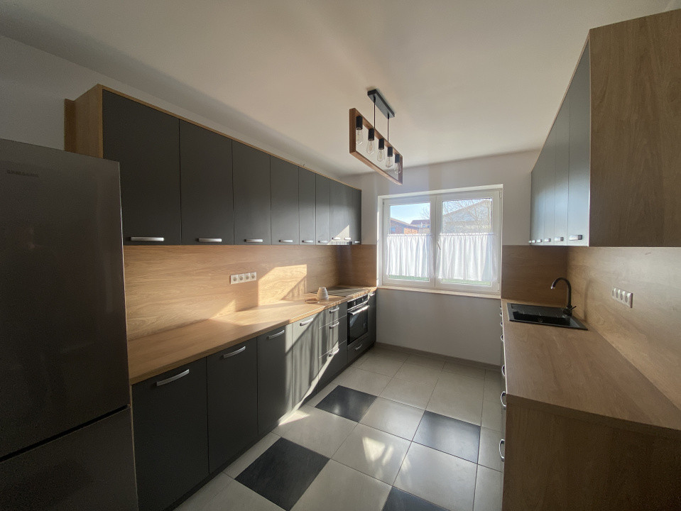 Casa individuala moderna 6 camere 4 bai de inchiriat Tineretului Sibiu