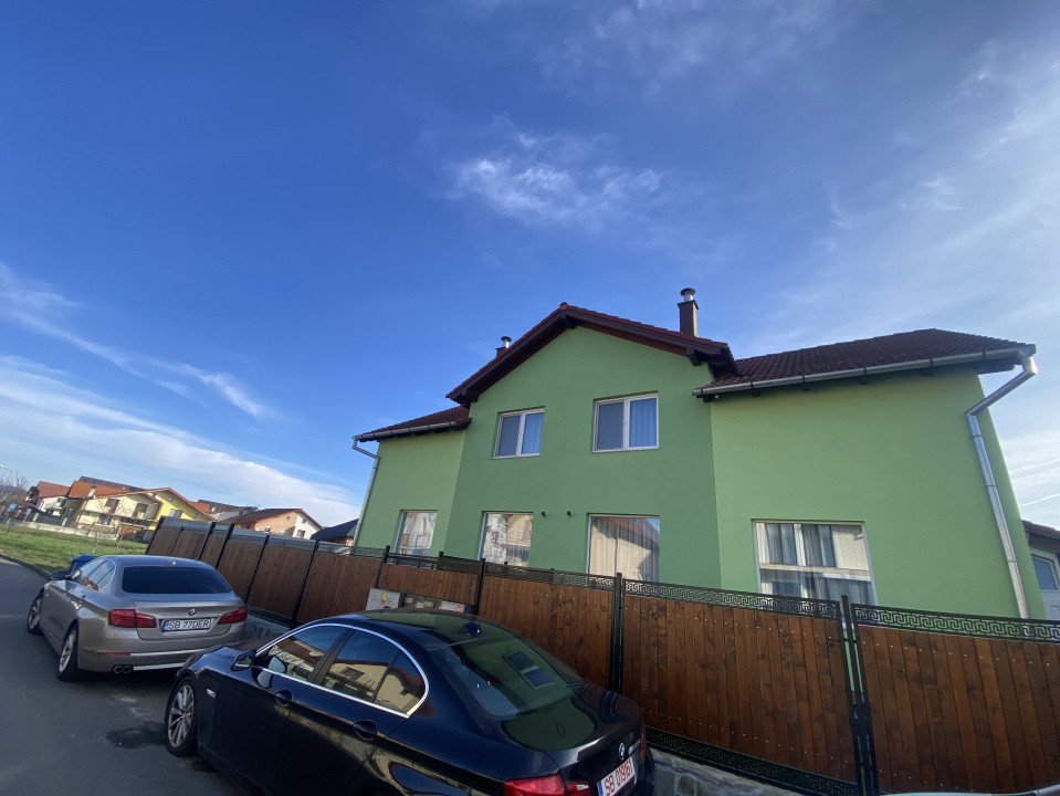 Casa individuala moderna 6 camere 4 bai de inchiriat Tineretului Sibiu