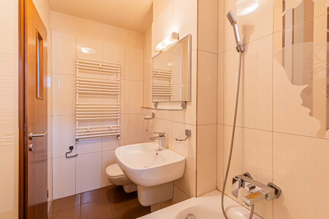  Ap 2camere zona Garii