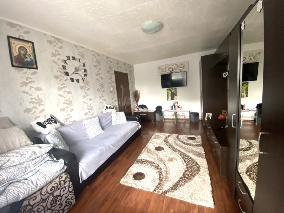 Apartament cu trei camere intr-o zona linistita a Cartierului Intre Lacuri